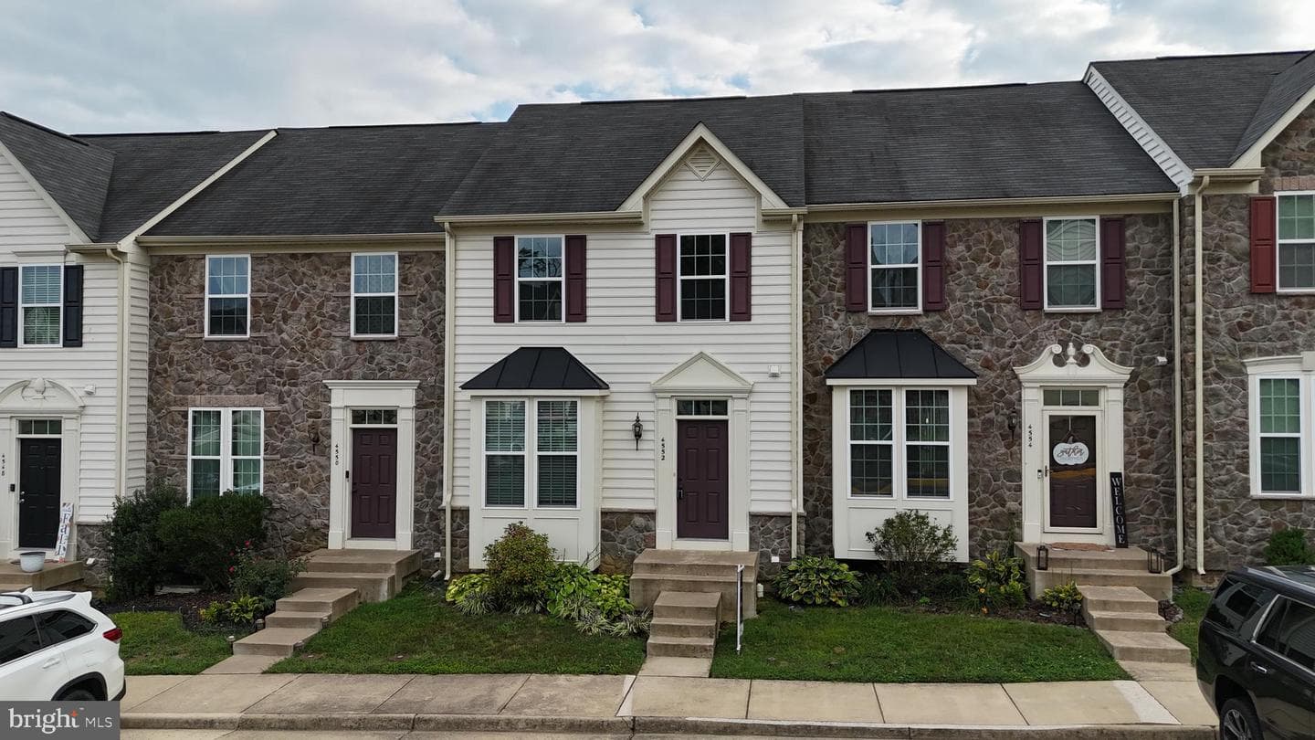 4552 Alliance Way photo 2
