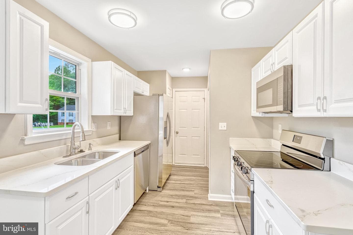6104 Loriella Park Drive photo 2