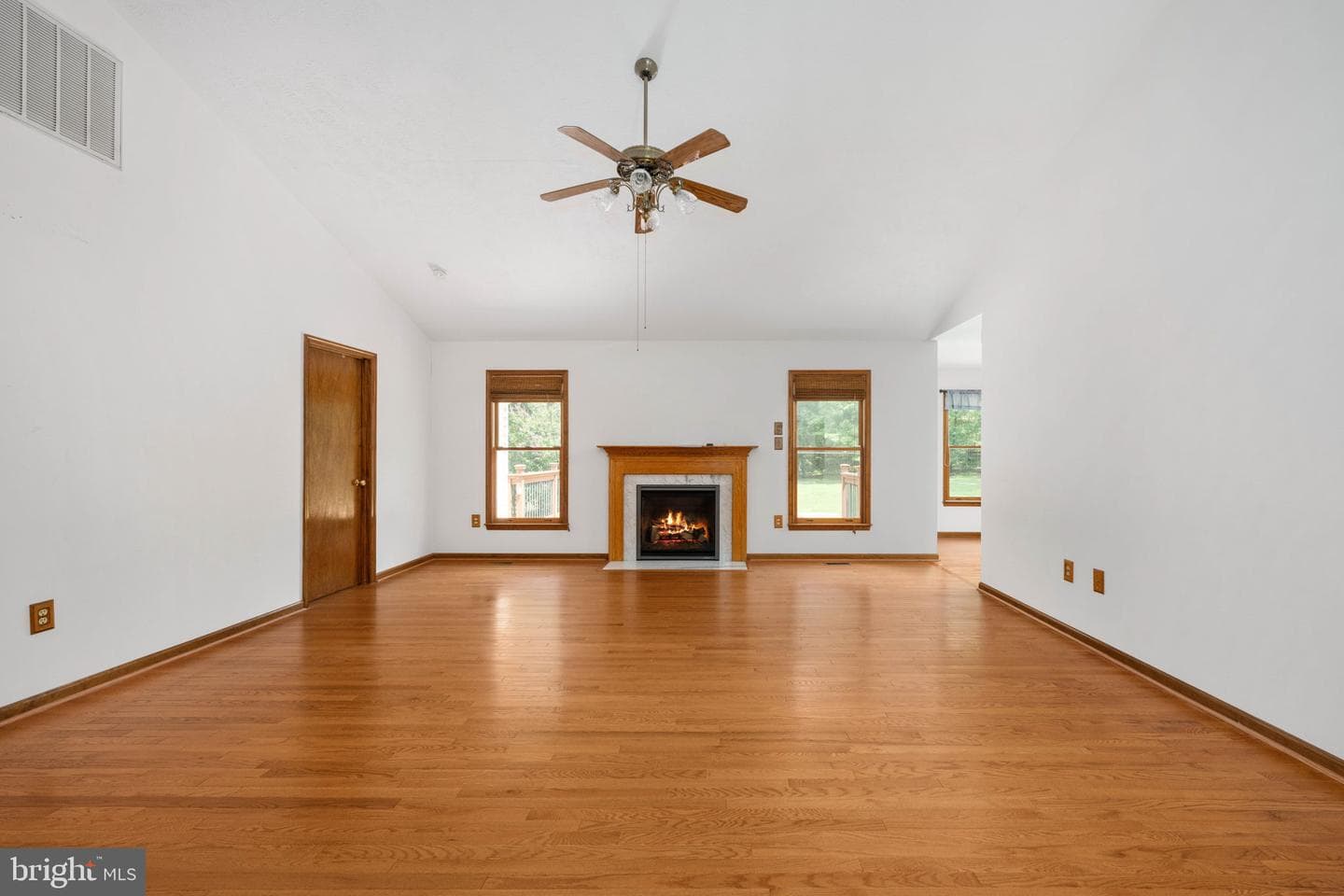 2505 Lakeside Woods Drive photo 9