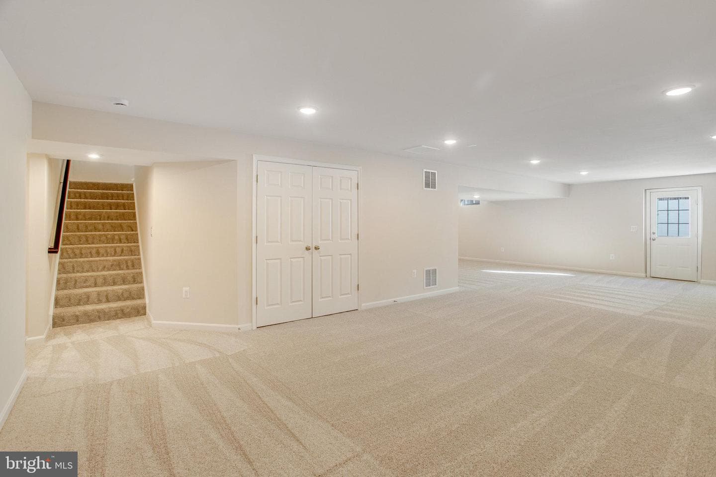 8535 Fleetwood Drive photo 38