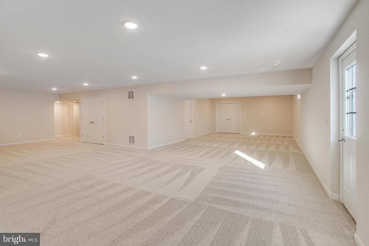 8535 Fleetwood Drive photo 40