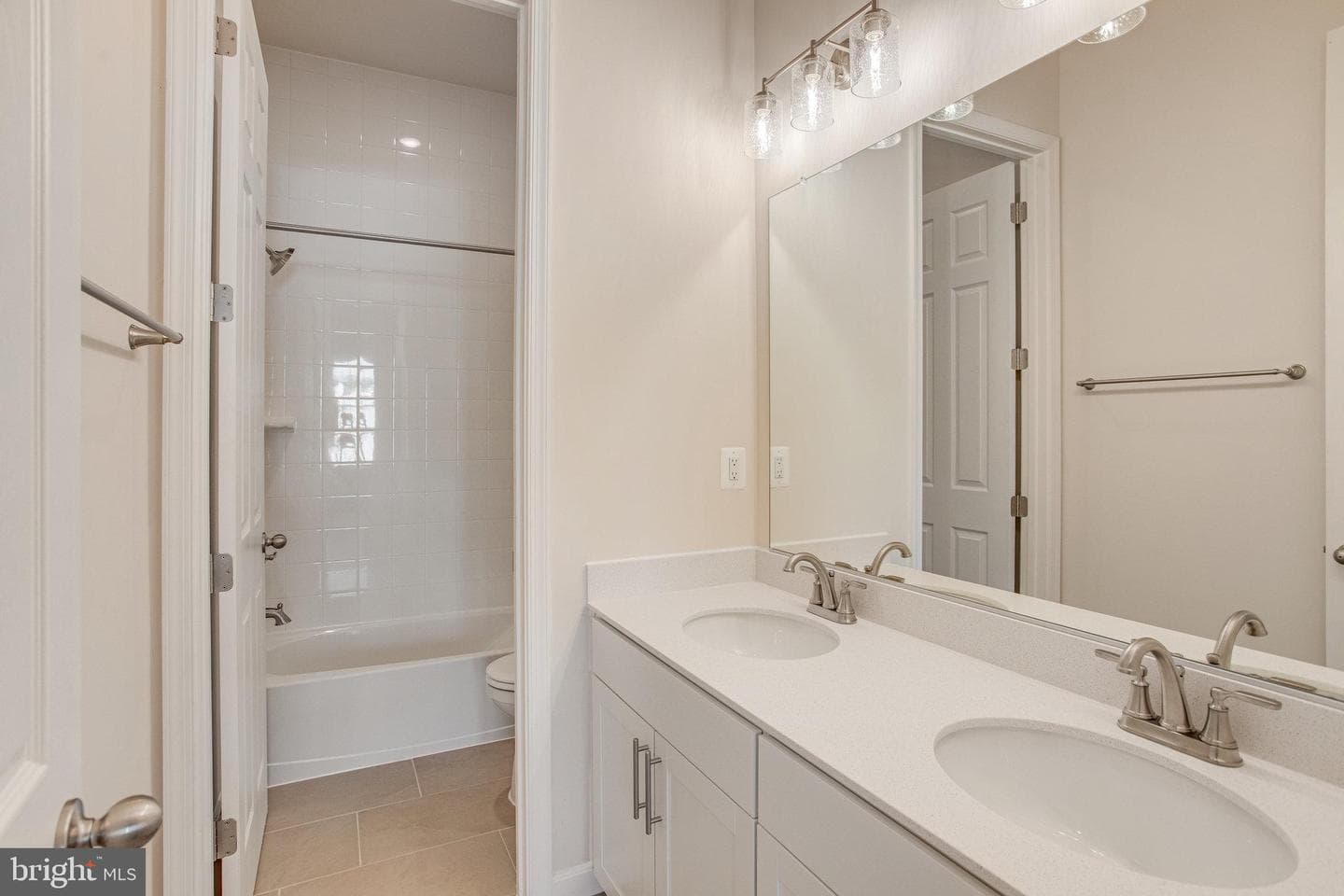 8535 Fleetwood Drive photo 9