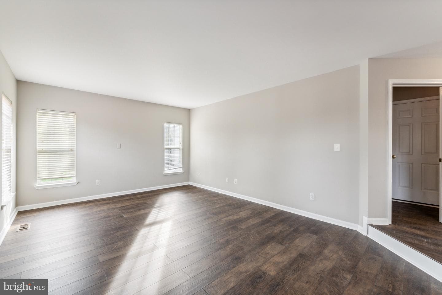 6913 S Dewey Court photo 10