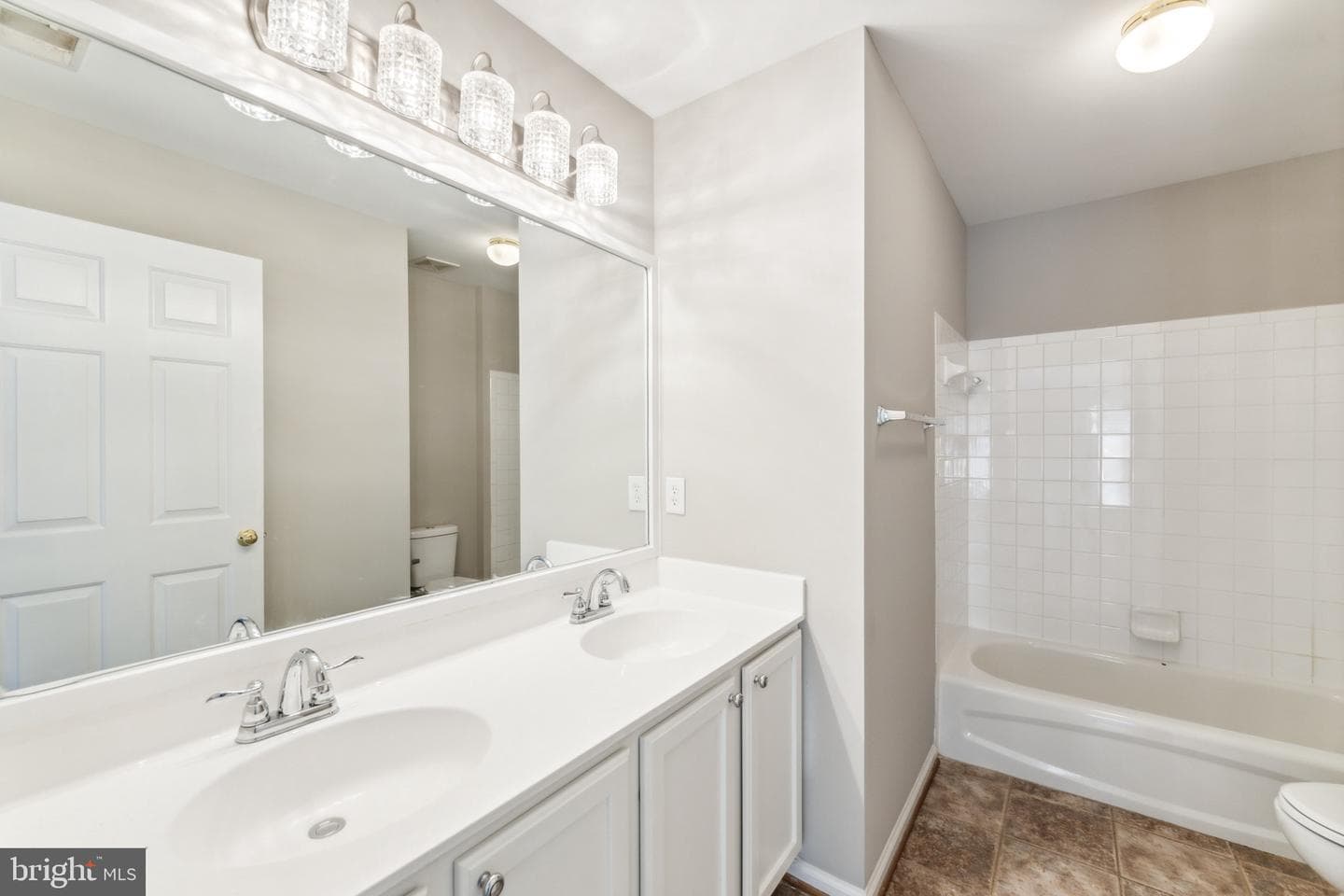 6913 S Dewey Court photo 28