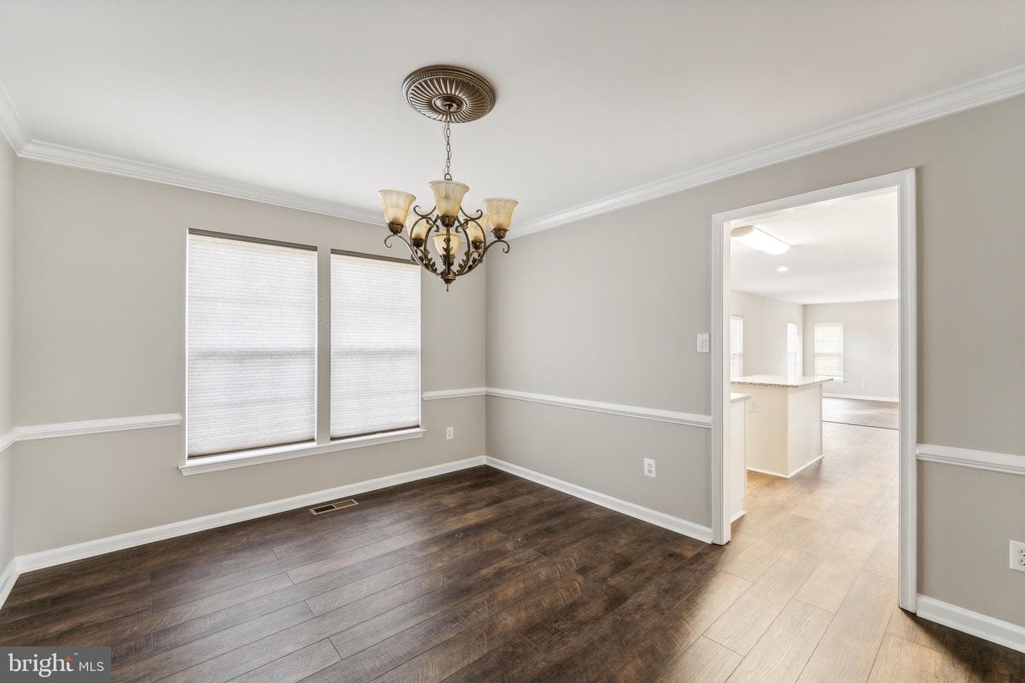 6913 S Dewey Court photo 5