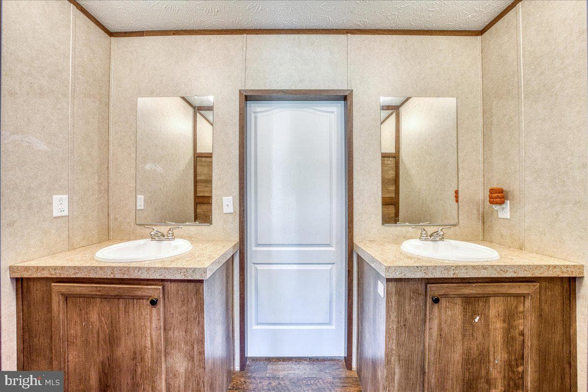 6823 Williams Lane photo 23