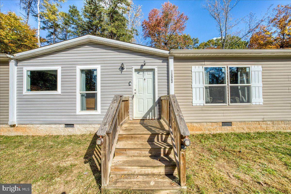 6823 Williams Lane photo 4