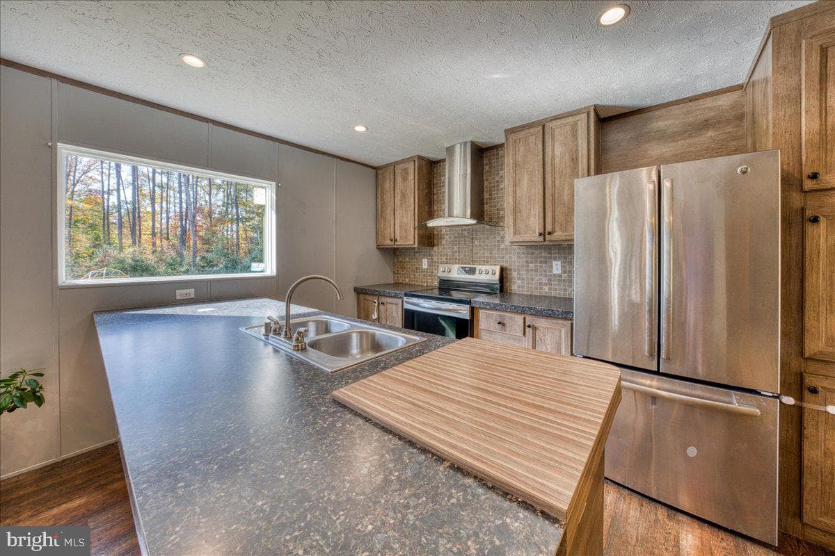6823 Williams Lane photo 8