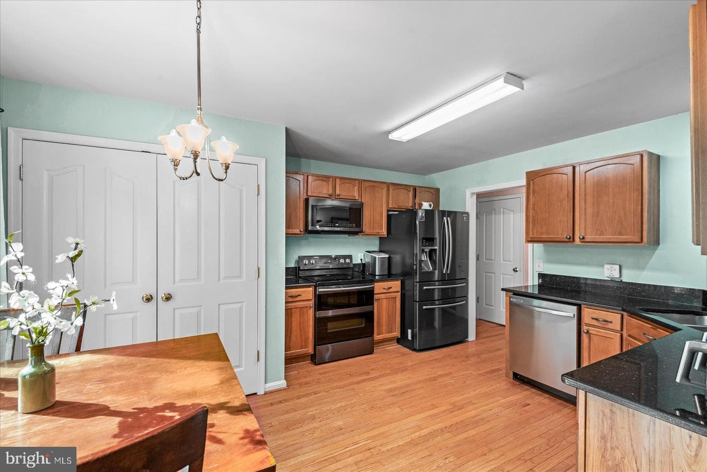 6822 Buck Lane photo 8