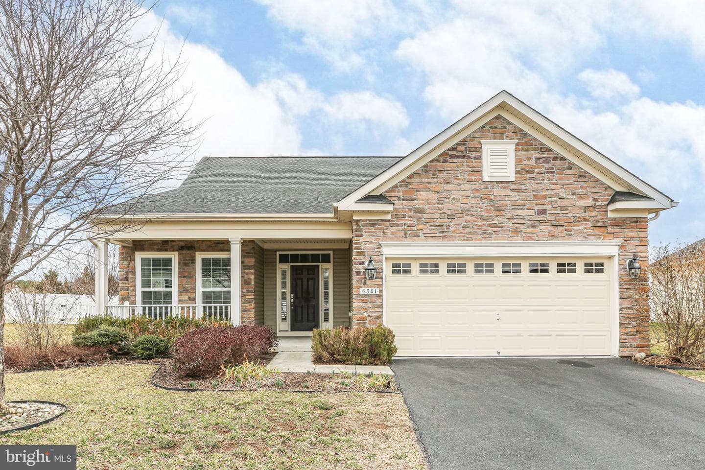 5801 S Mills Manor Court photo 1