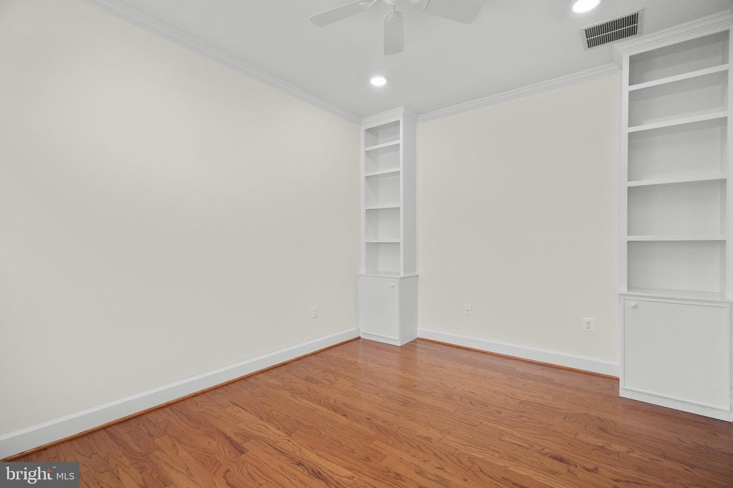 5801 S Mills Manor Court photo 8