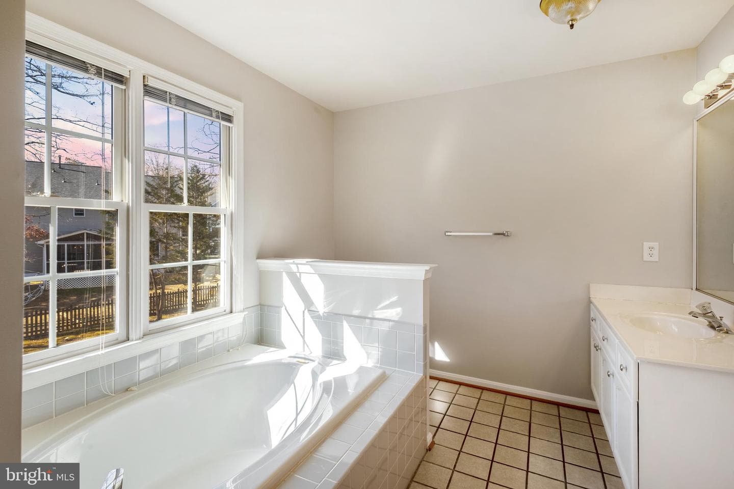 6014 Benevolent Street photo 34