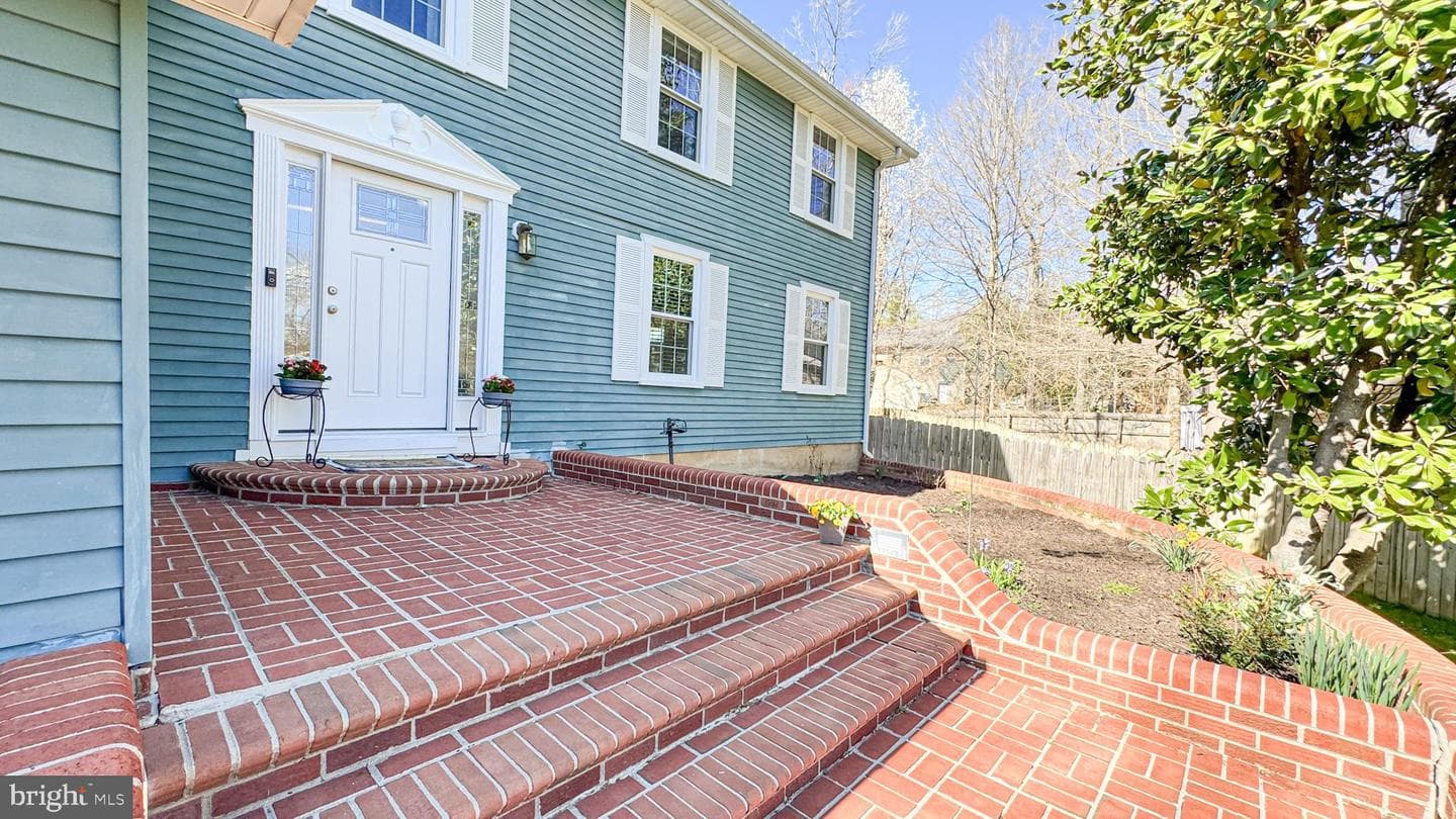 5 Pond Circle photo 3