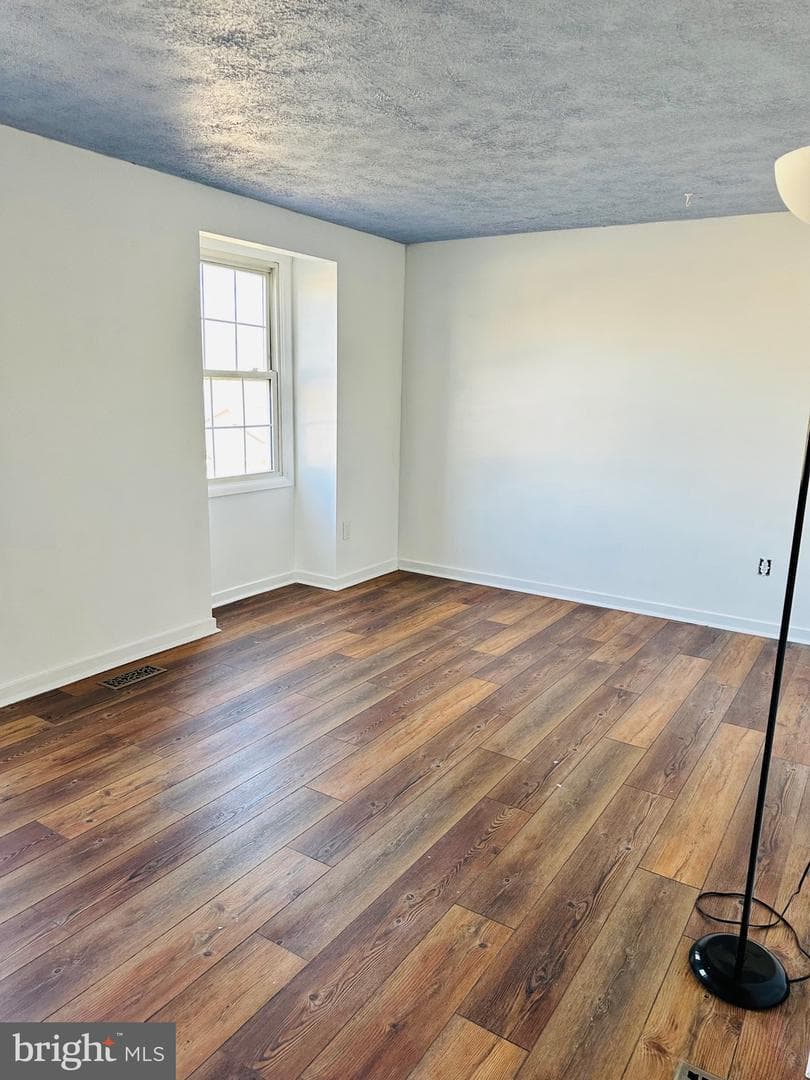 10115 Hillside Ln photo 11