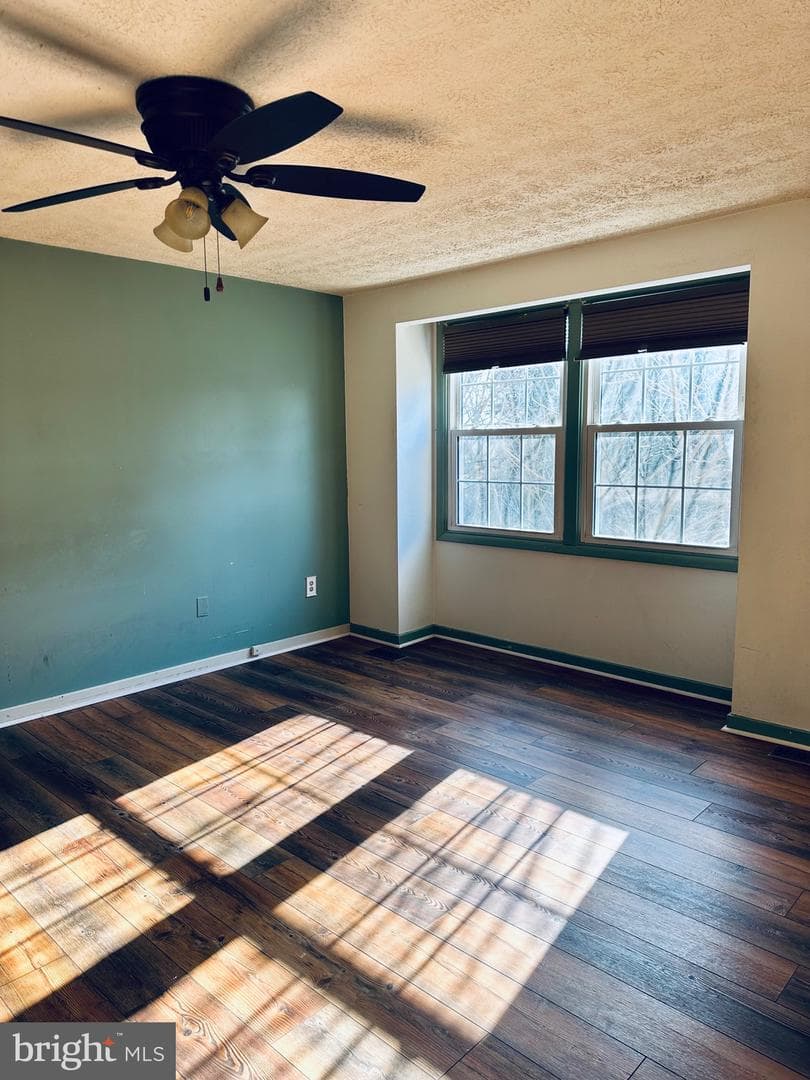 10115 Hillside Ln photo 13