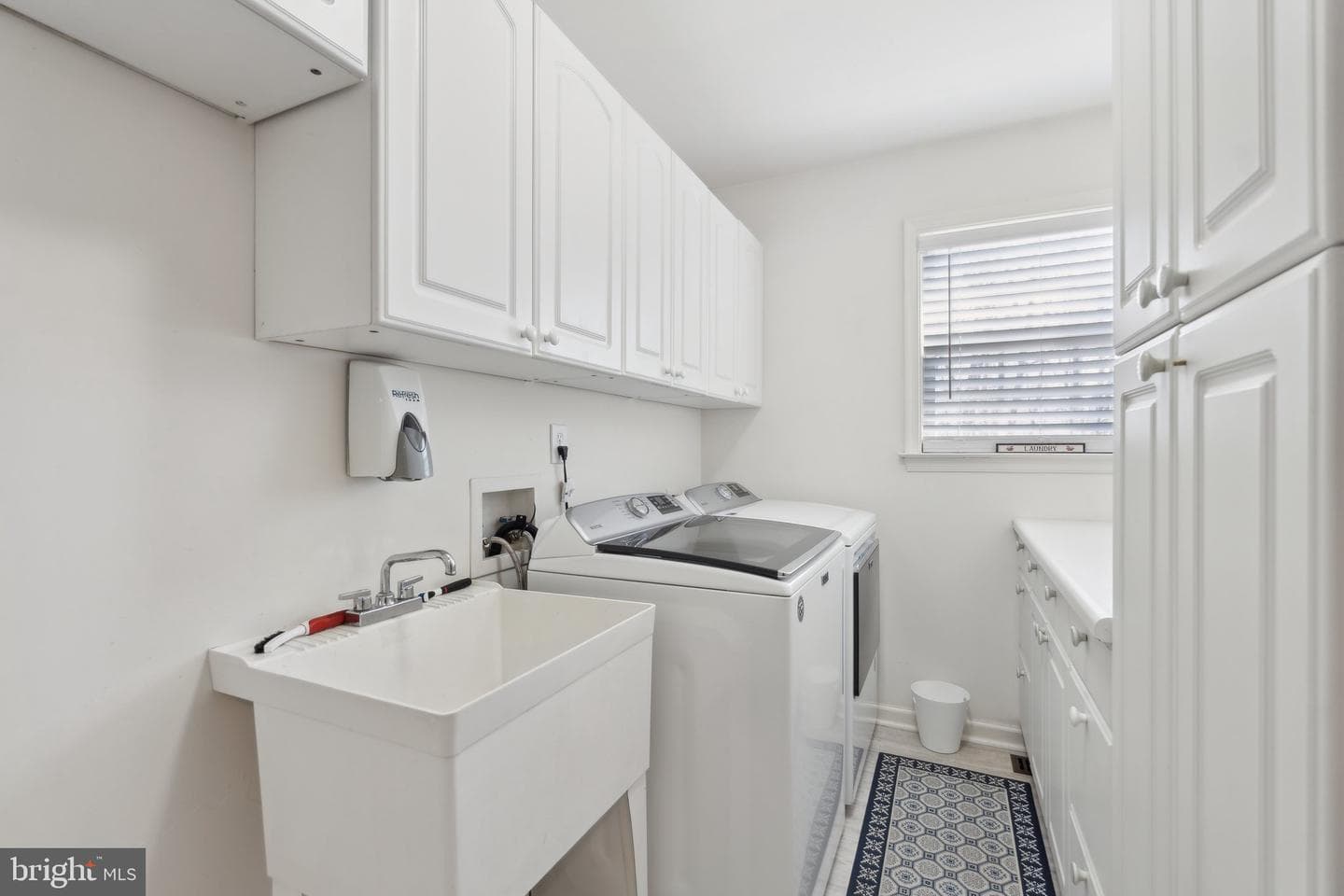 8711 Boulevard Of The Generals photo 17