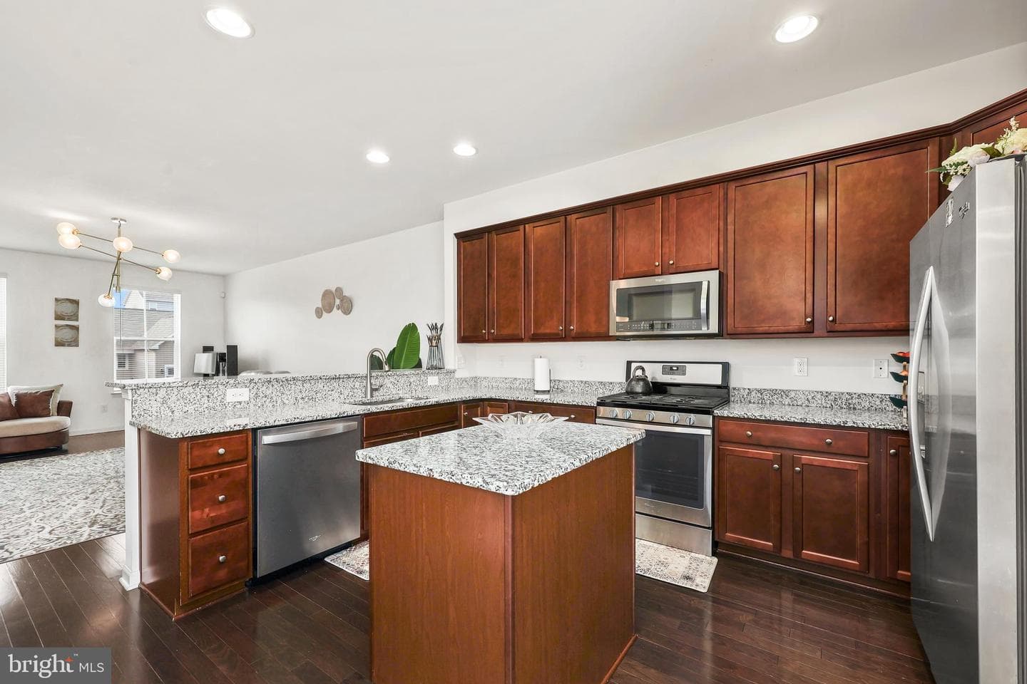 4811 Hicks Drive photo 6