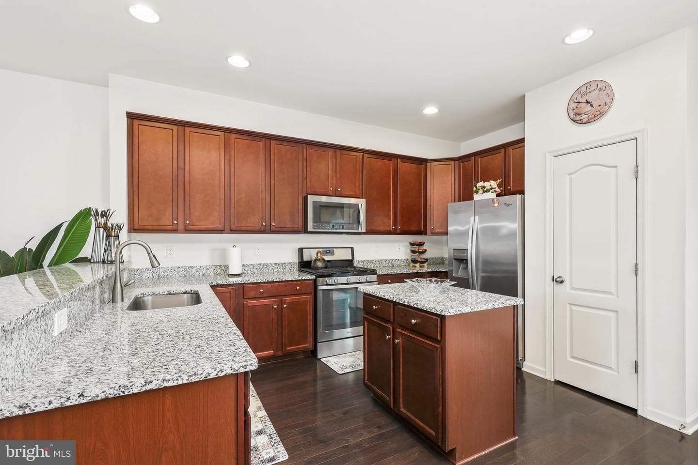4811 Hicks Drive photo 7