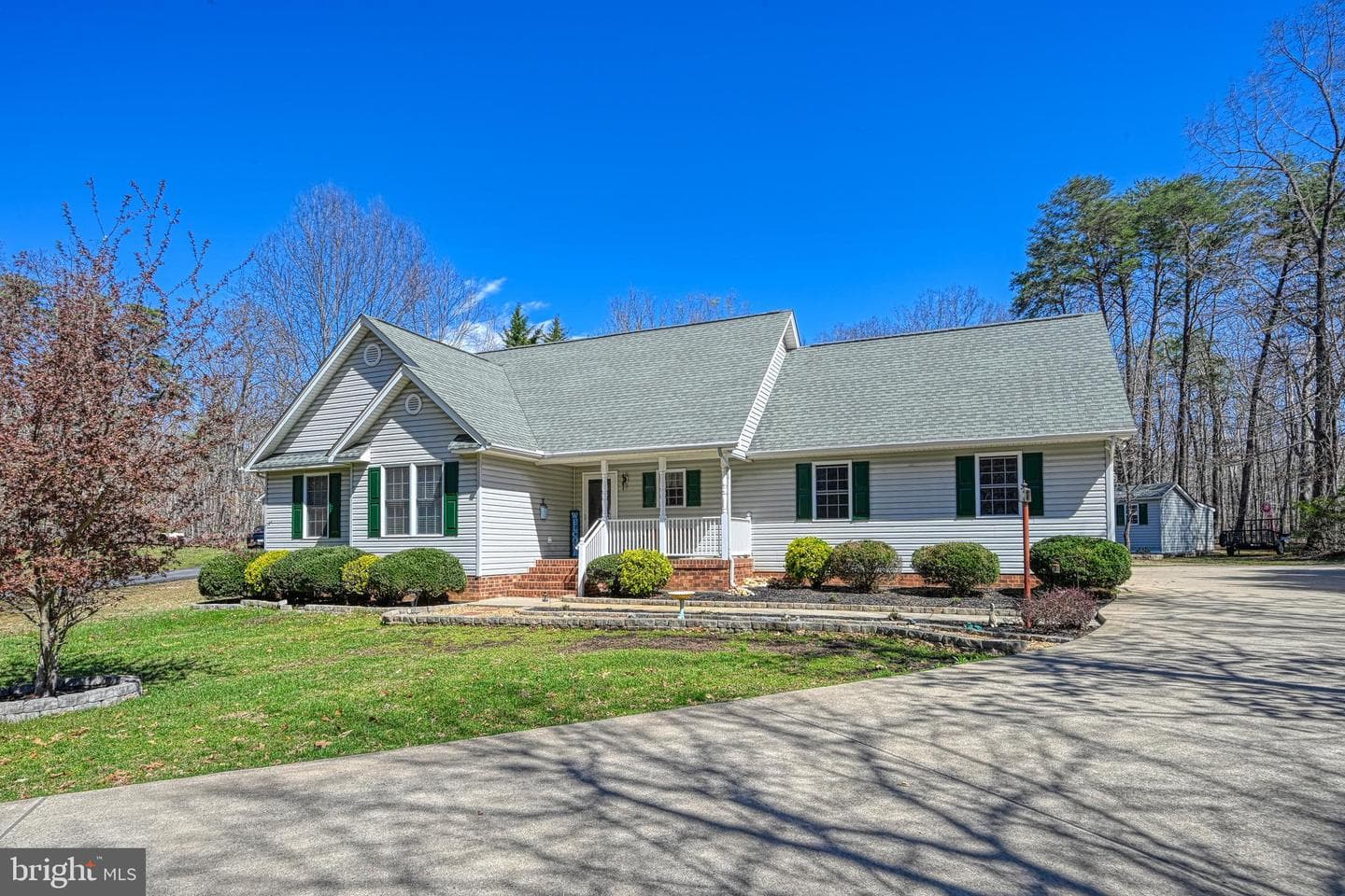 2513 Lakeside Woods Drive photo 1