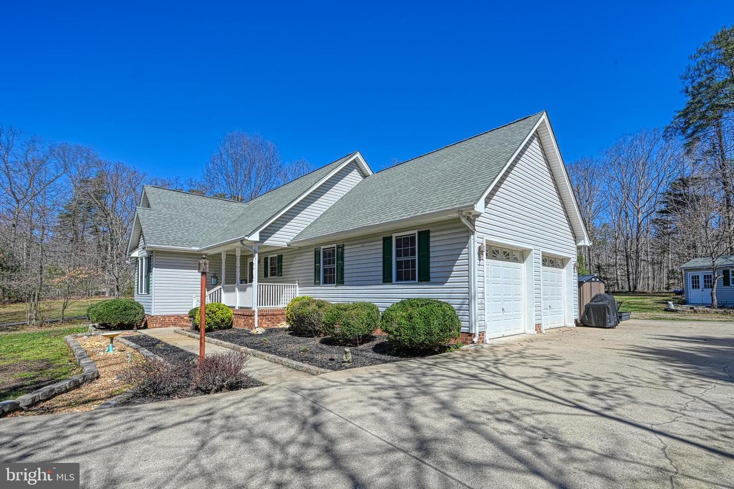 2513 Lakeside Woods Drive photo 4