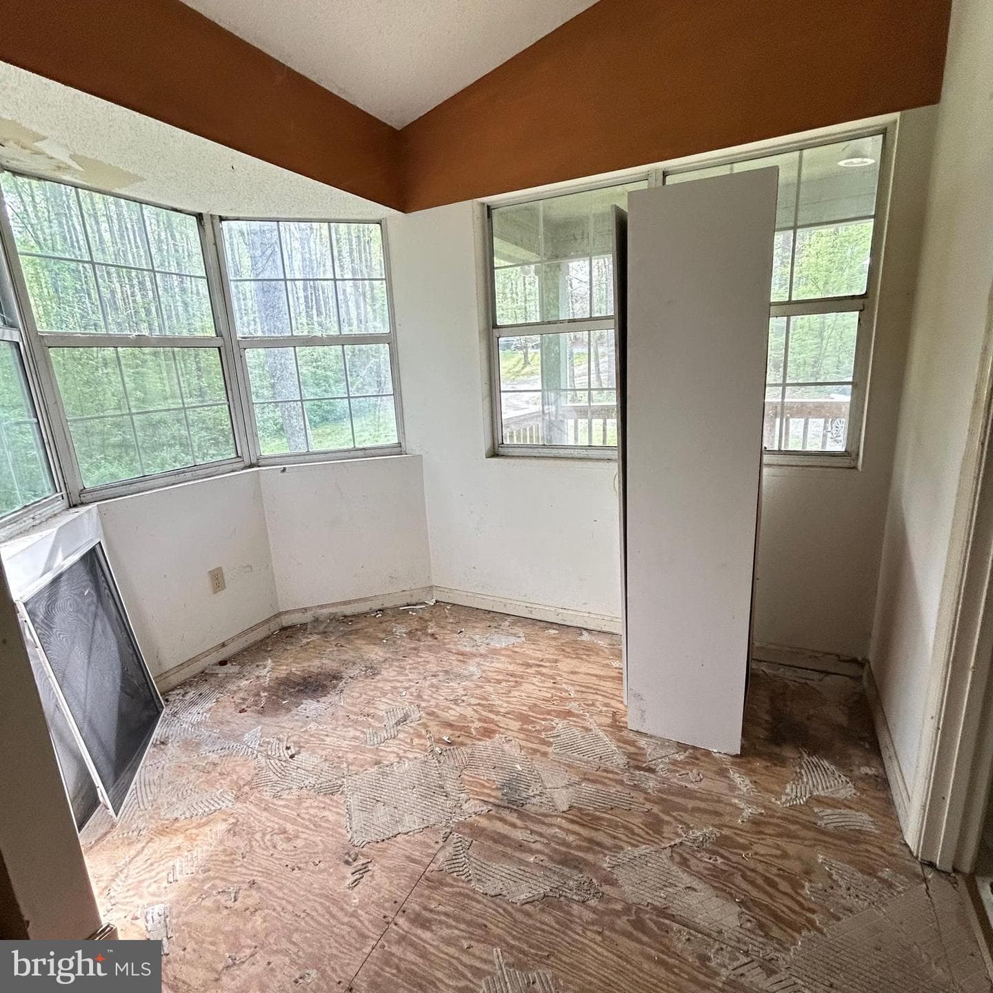 5915 Bradley Lane photo 10