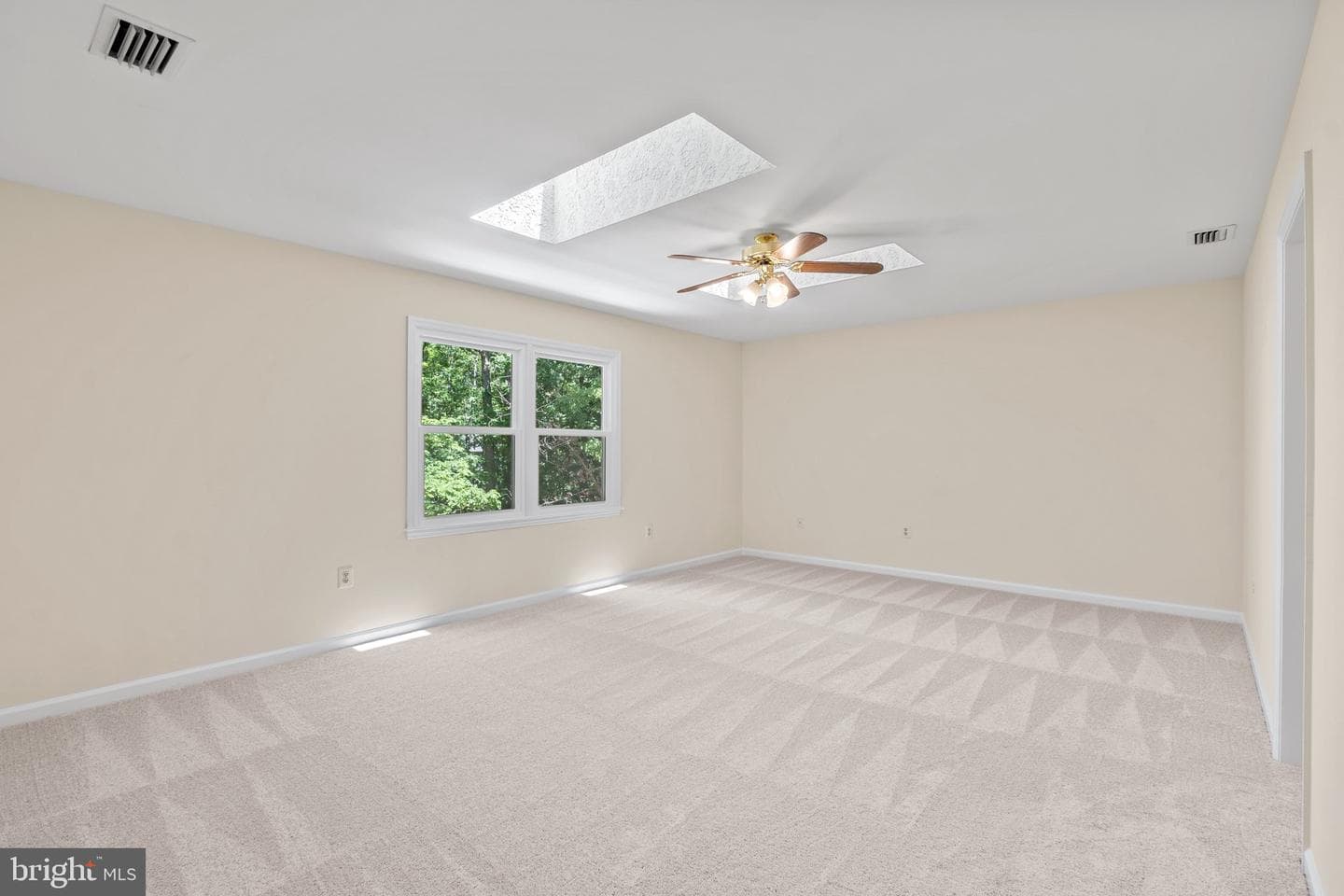 5015 Brookshire Court E photo 32