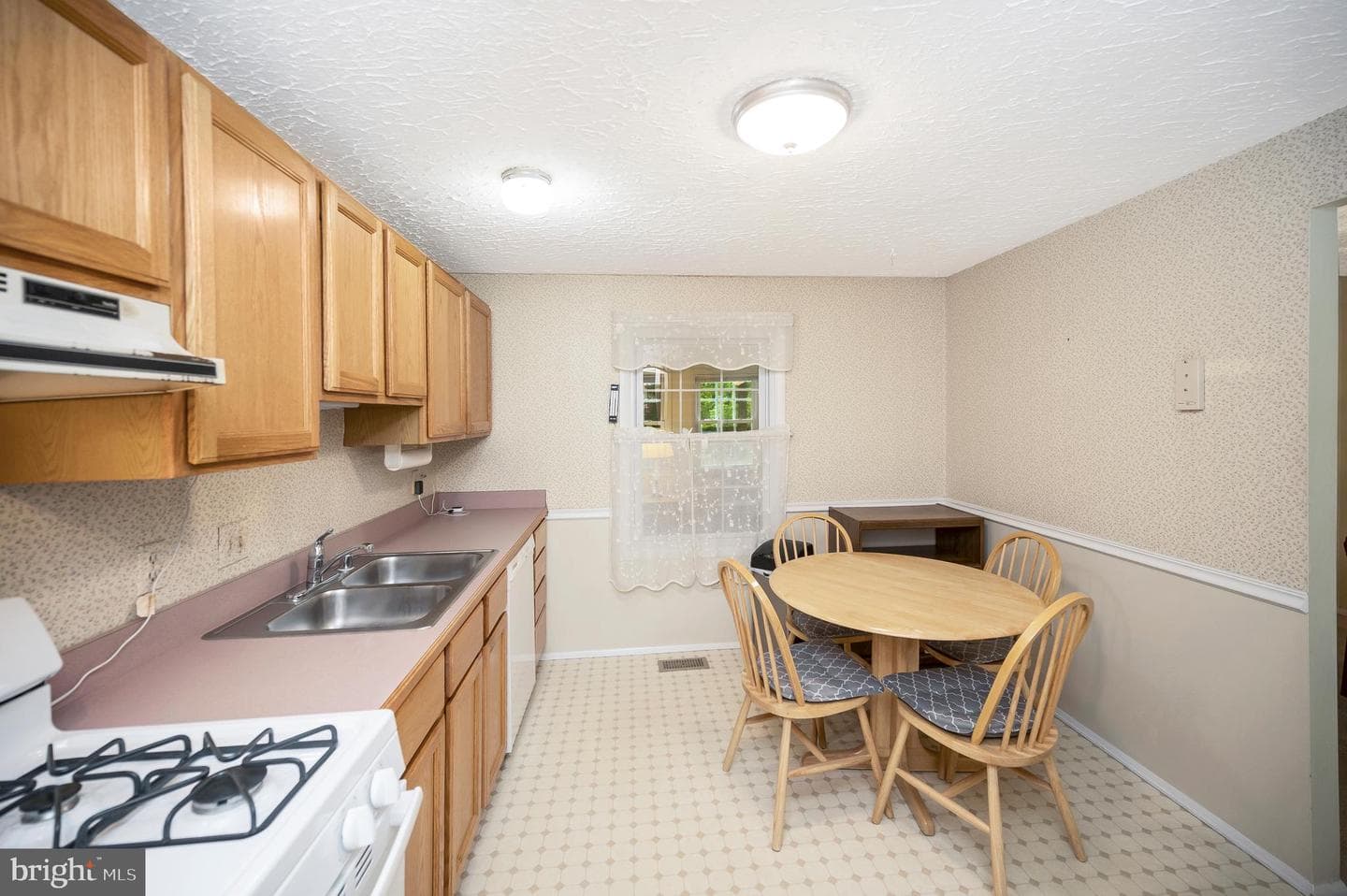 705 Churchill Drive photo 19