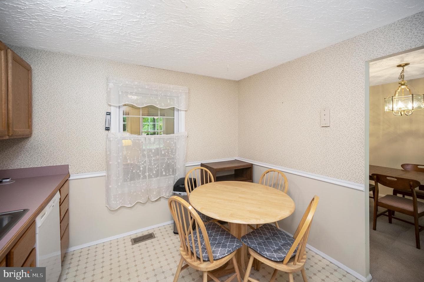 705 Churchill Drive photo 20