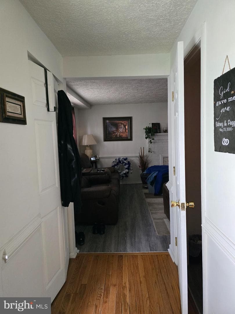 11708 Eisenhower Lane photo 4
