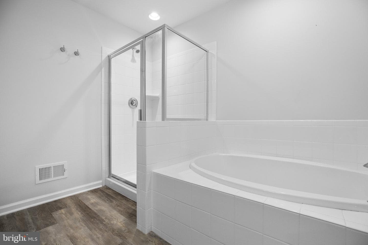 2327 Champions Way photo 20