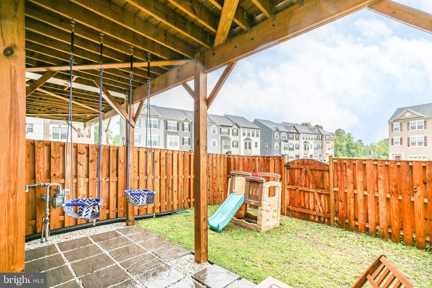 2327 Champions Way photo 33