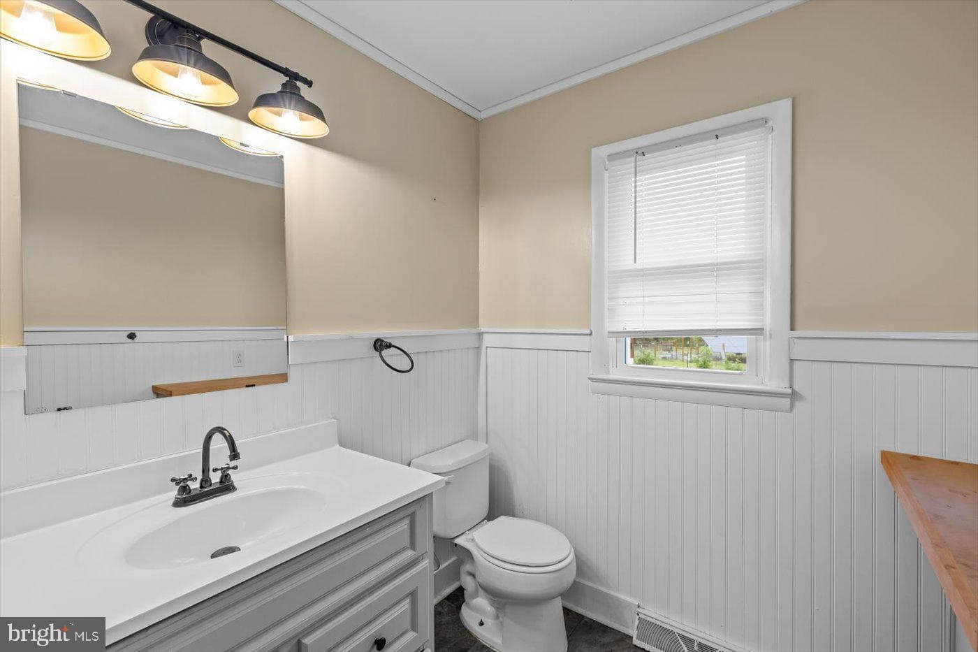 7615 Morris Road photo 18
