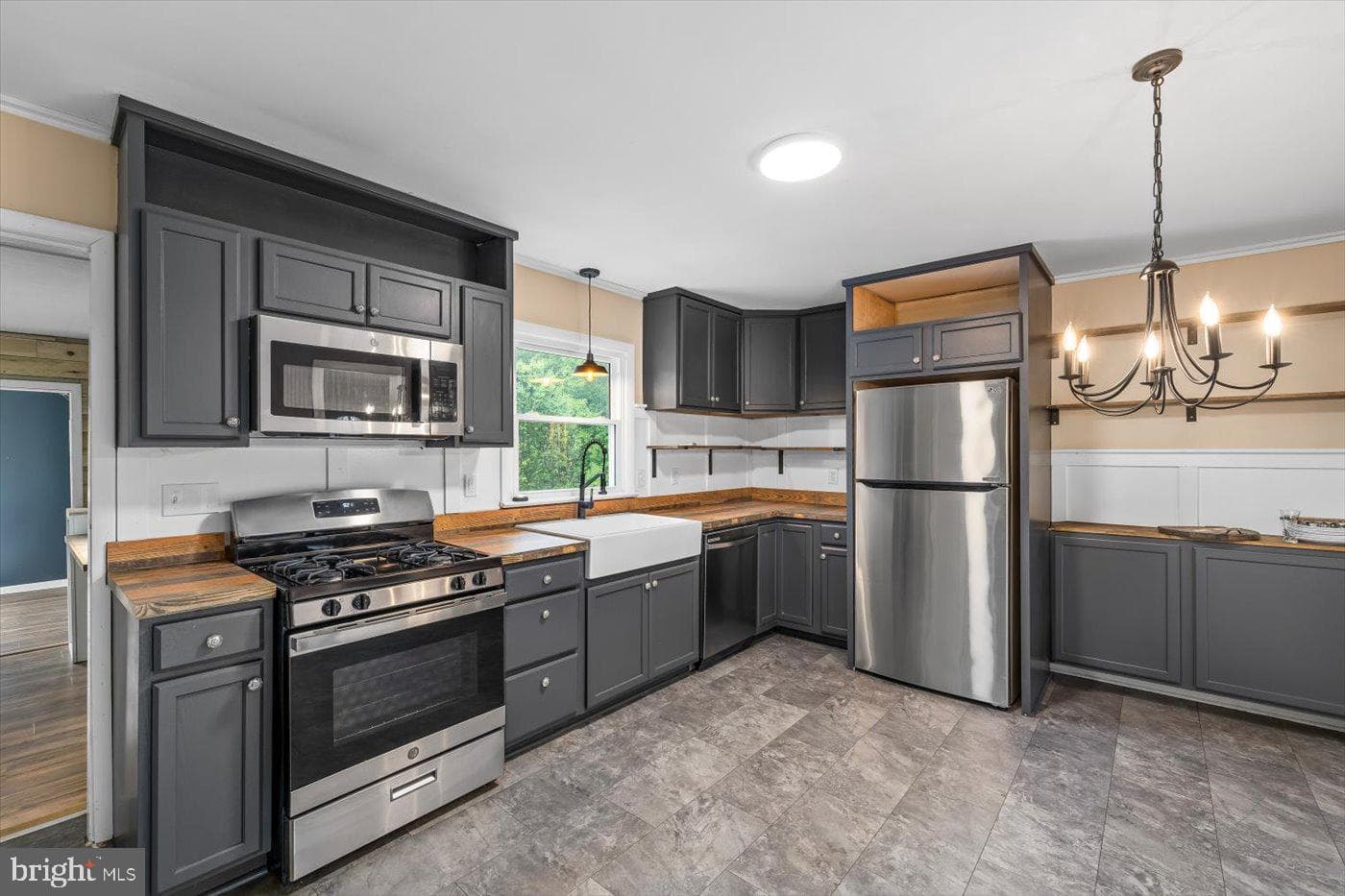 7615 Morris Road photo 3
