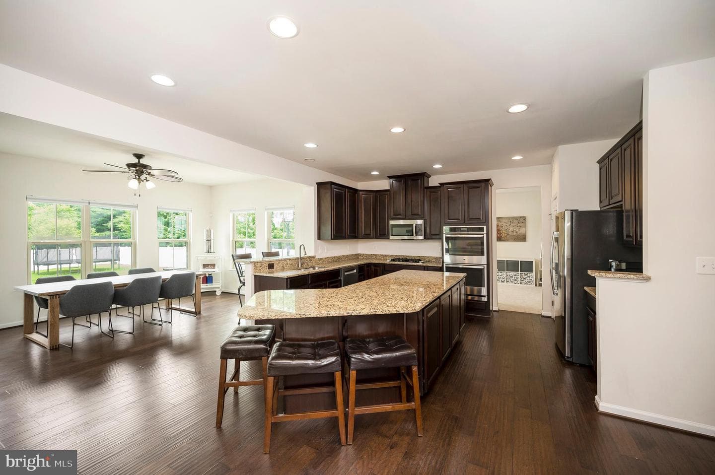 10512 Napoleon Street photo 16