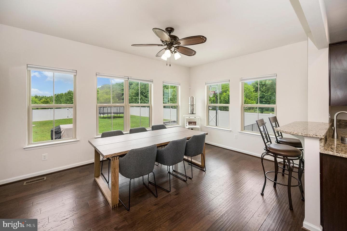 10512 Napoleon Street photo 24