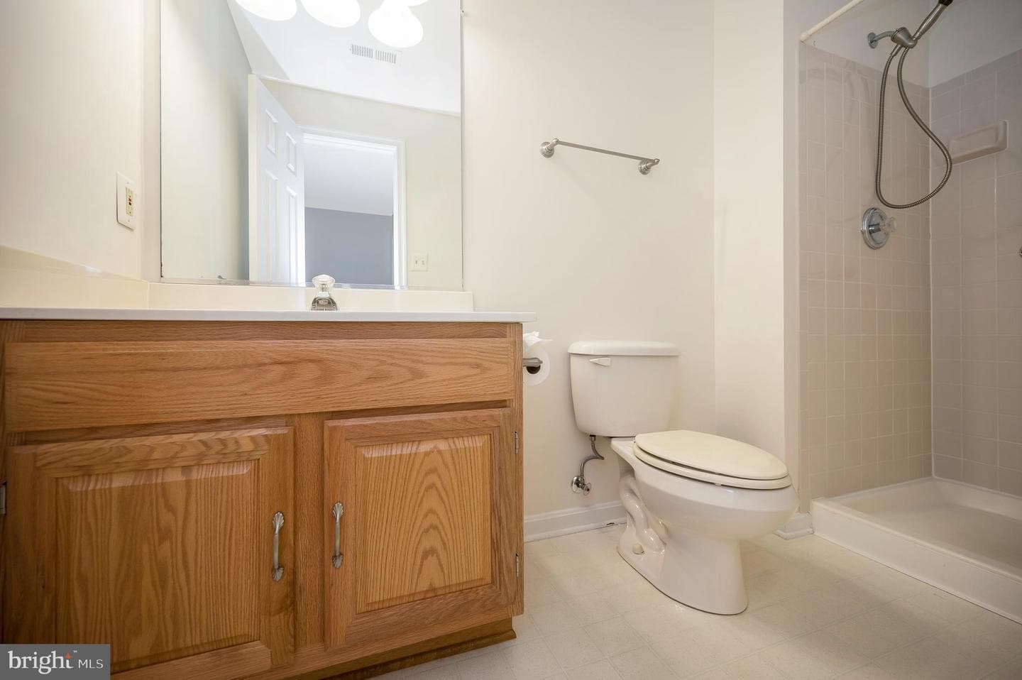 10101 Fullerton Court photo 10