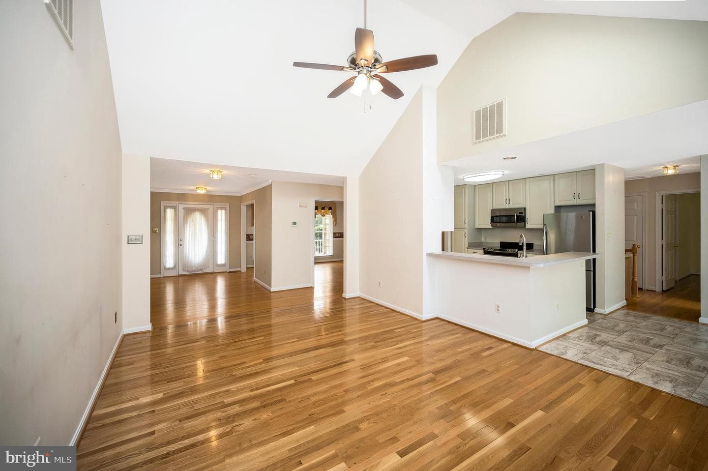 10101 Fullerton Court photo 34