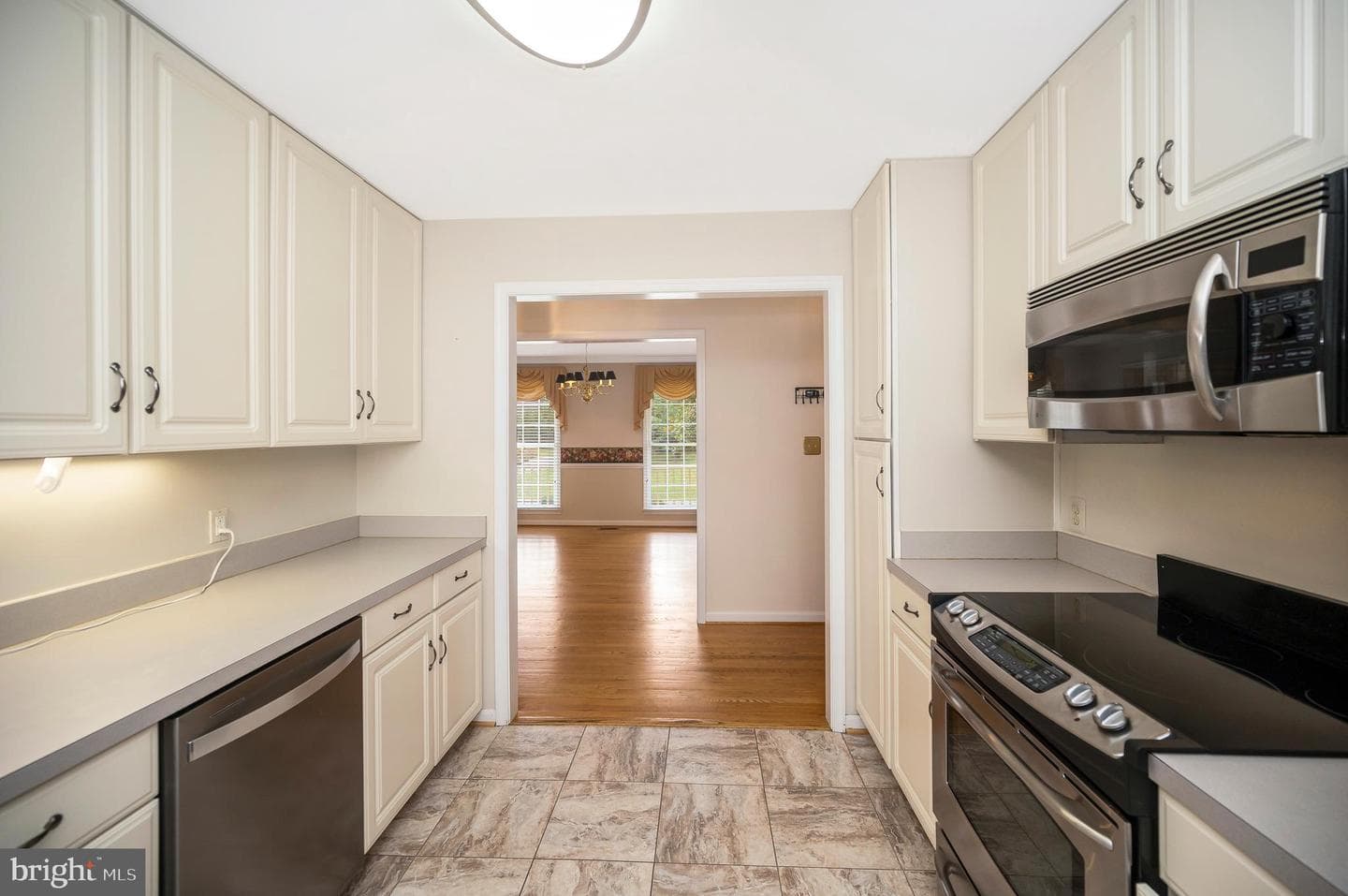 10101 Fullerton Court photo 41
