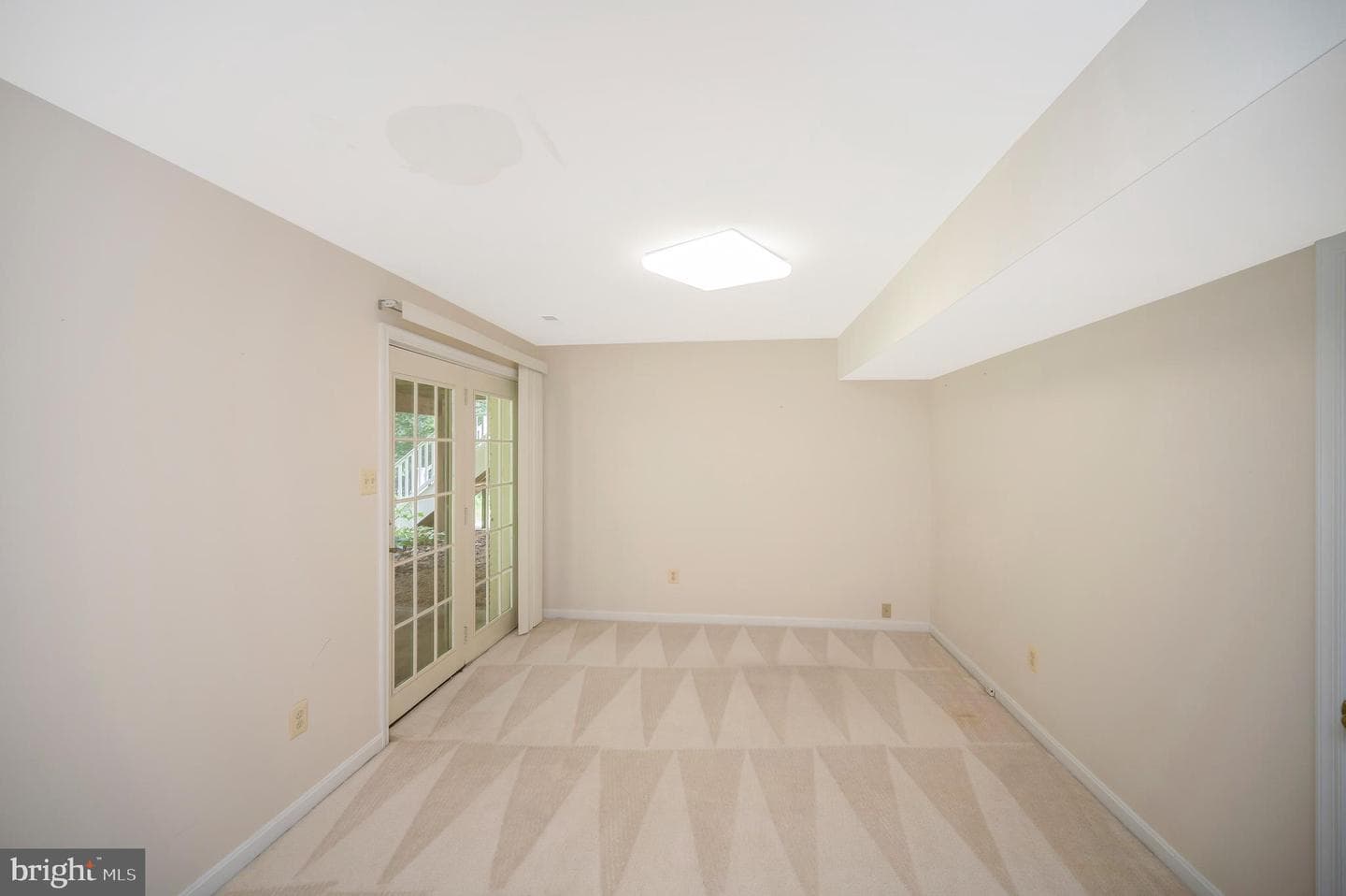 10101 Fullerton Court photo 9