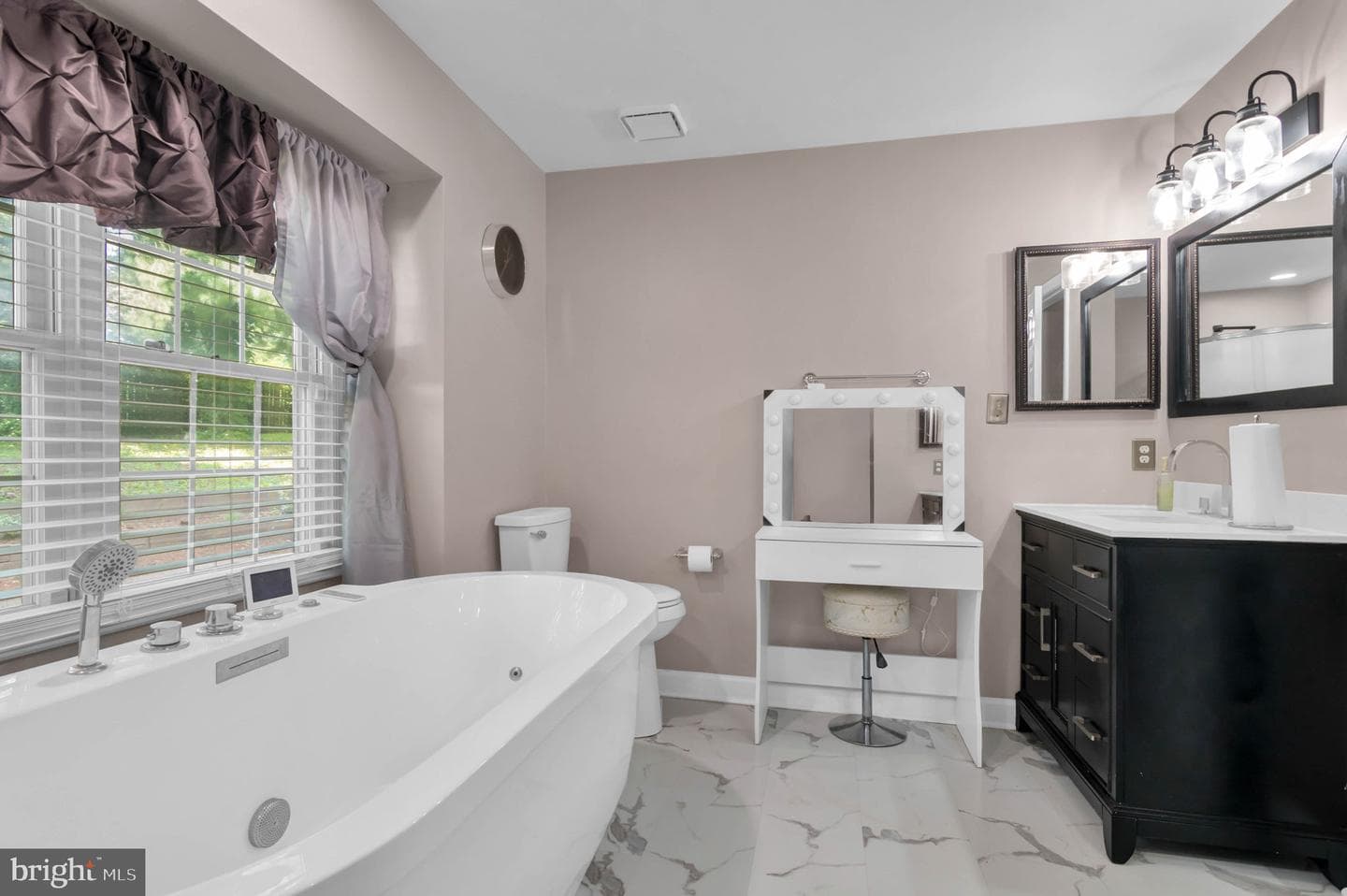 10404 Amherst Circle photo 52