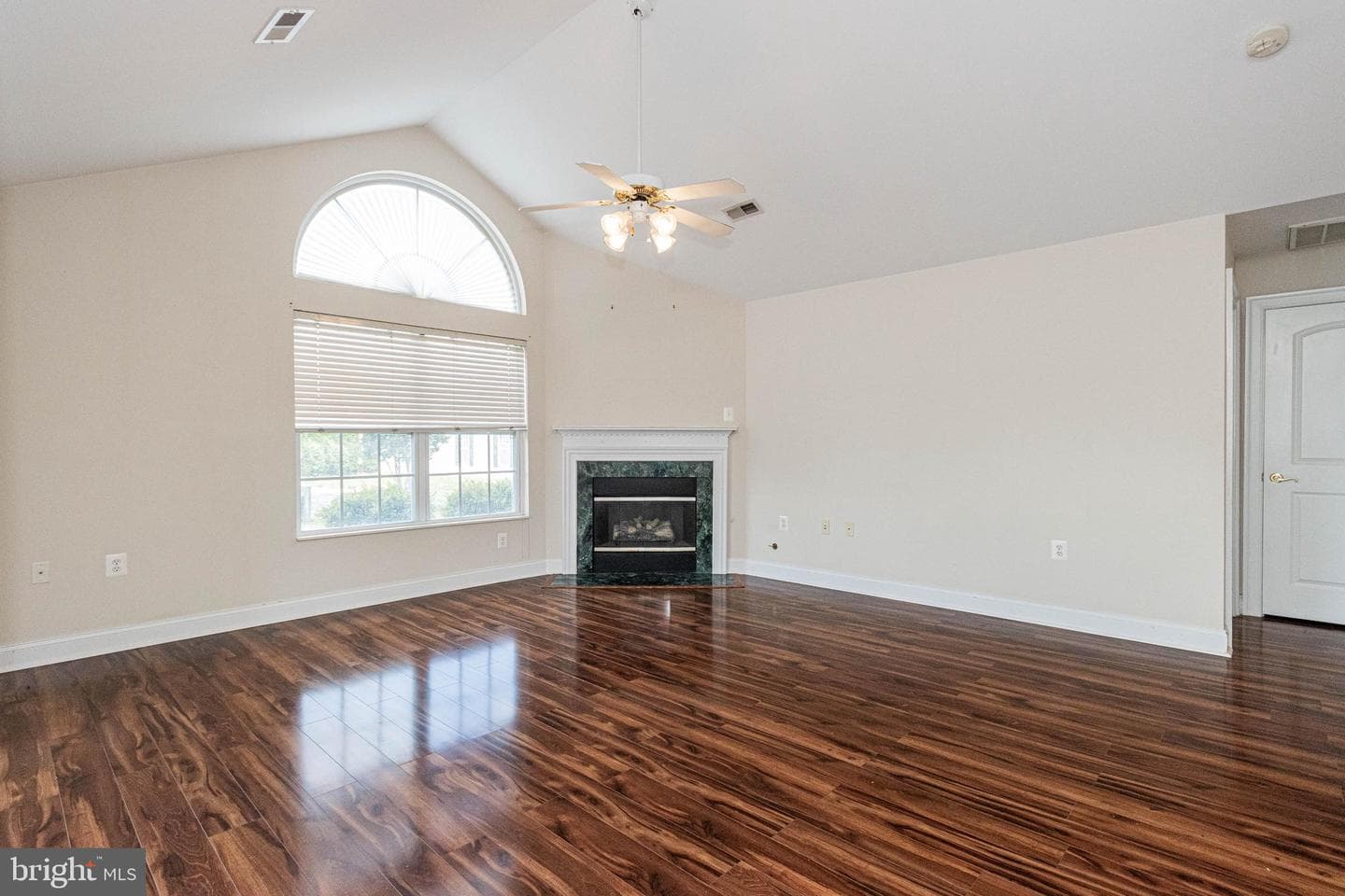 6255 Autumn Leaf Drive photo 2
