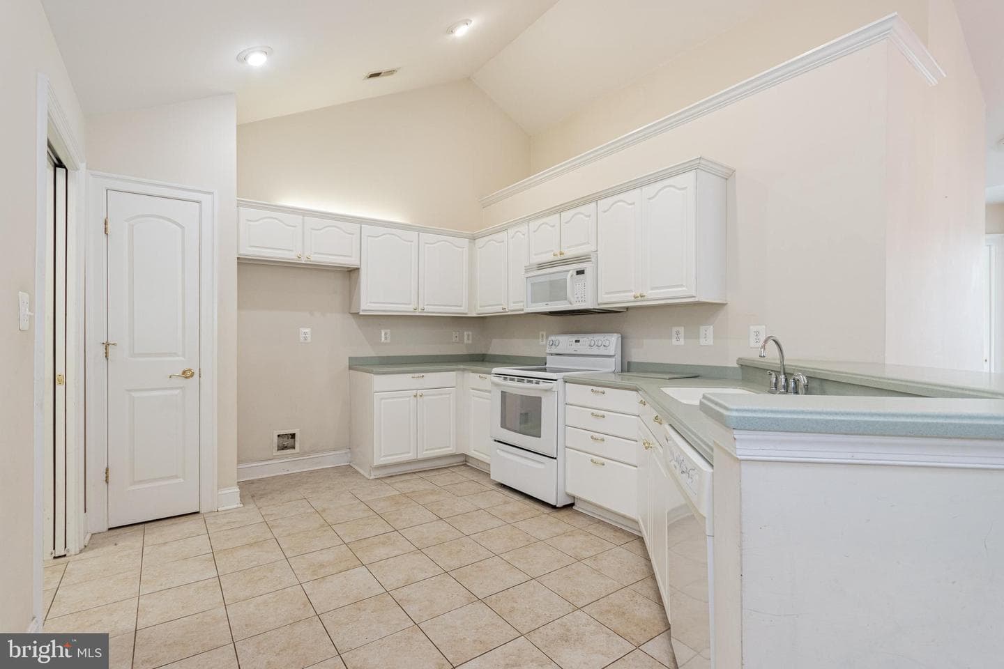 6255 Autumn Leaf Drive photo 4