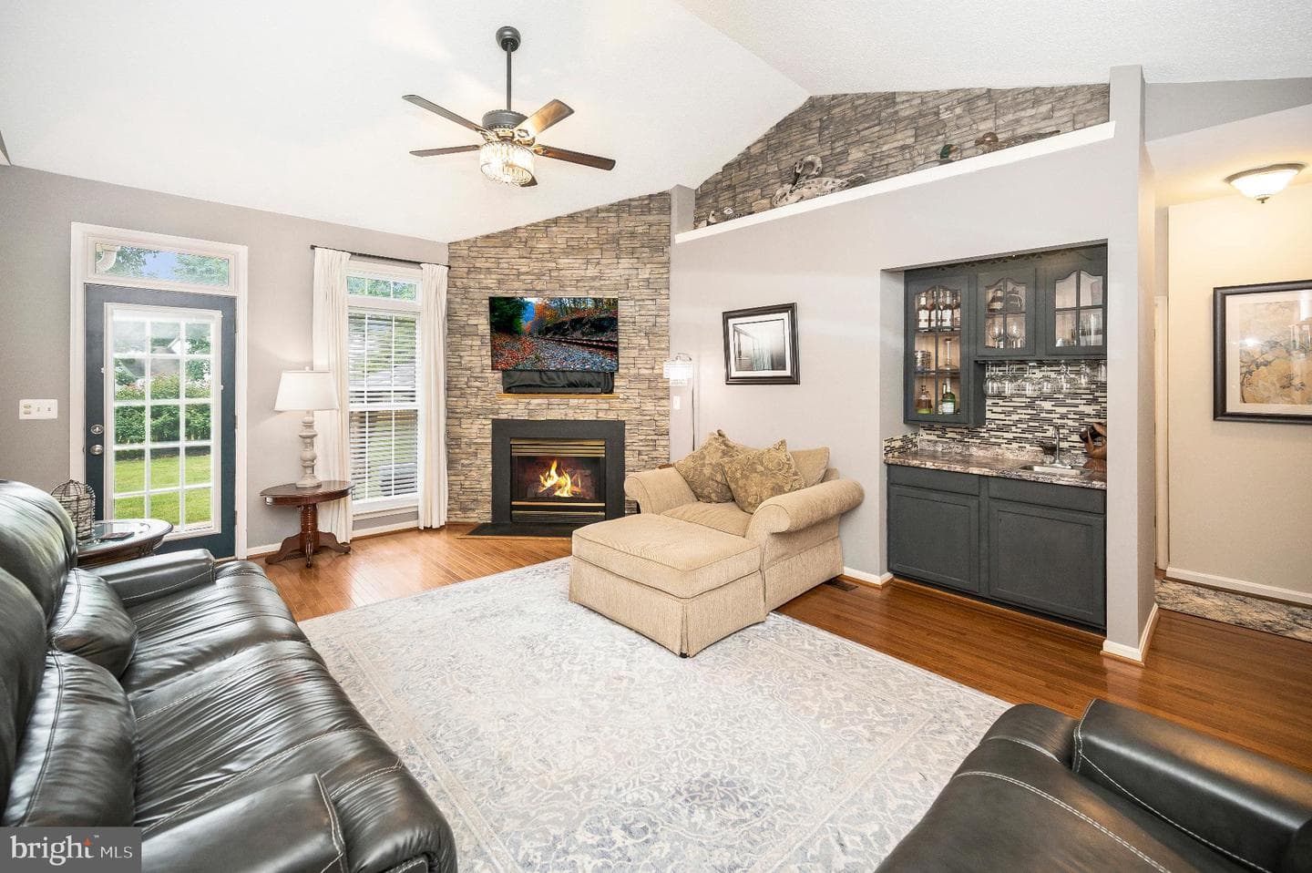 3812 Winding Hollow Drive photo 4