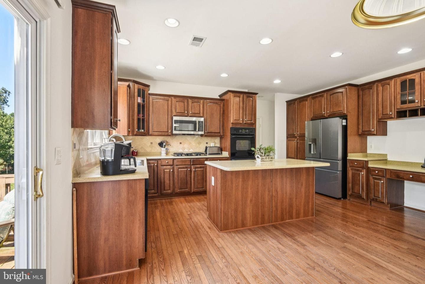 9311 Laurel Oak Drive photo 3