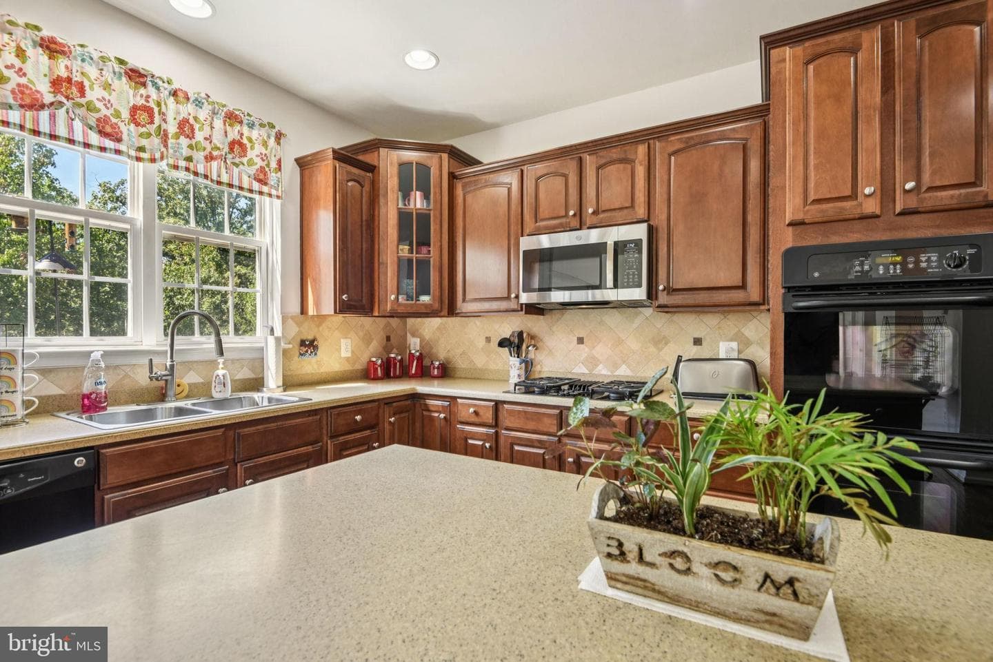 9311 Laurel Oak Drive photo 4