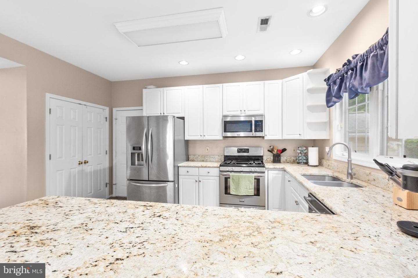 10314 Colechester Street photo 12