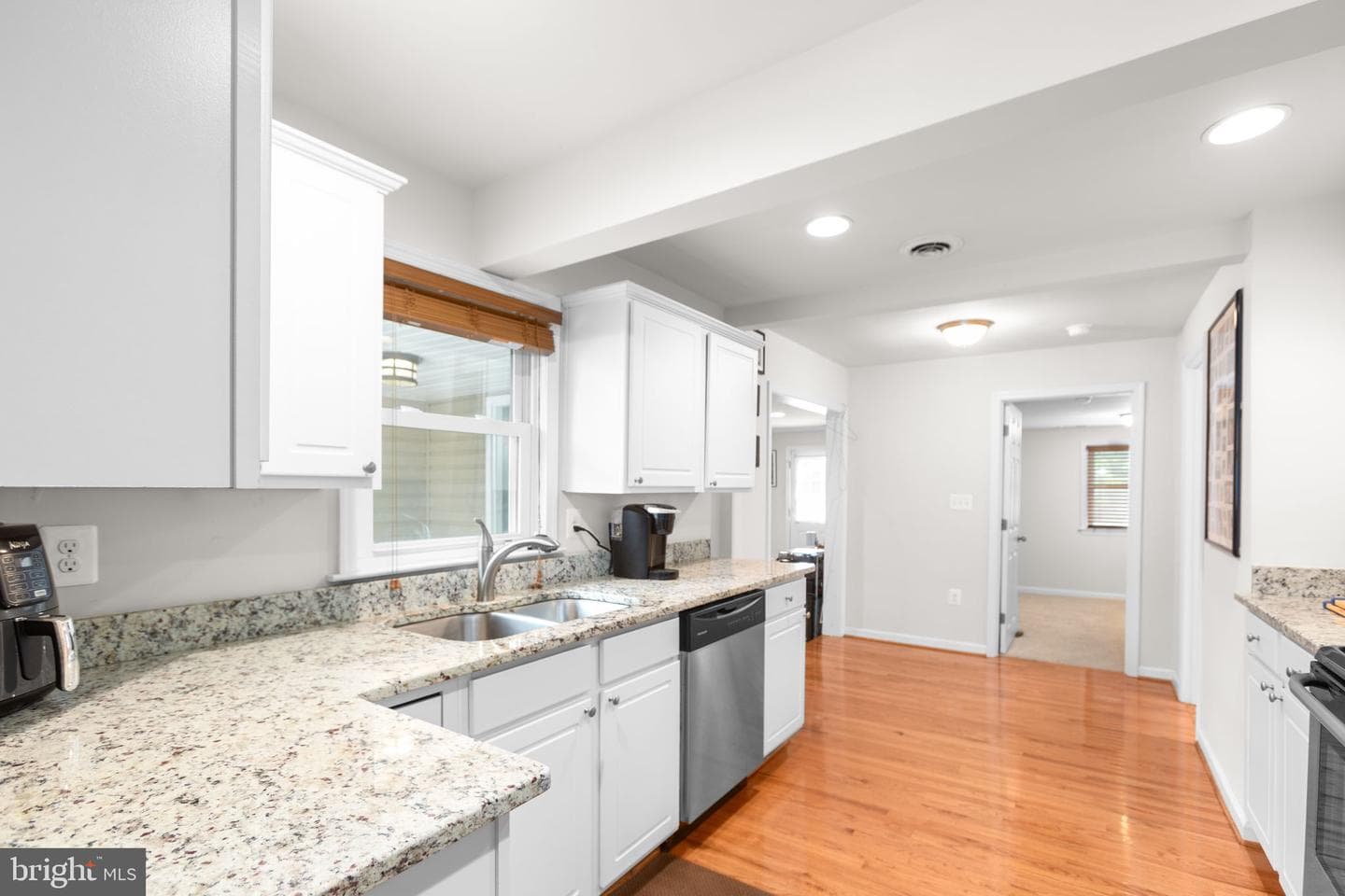 108 Pender Street photo 11