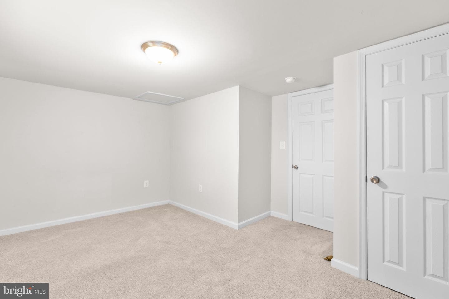 108 Pender Street photo 16