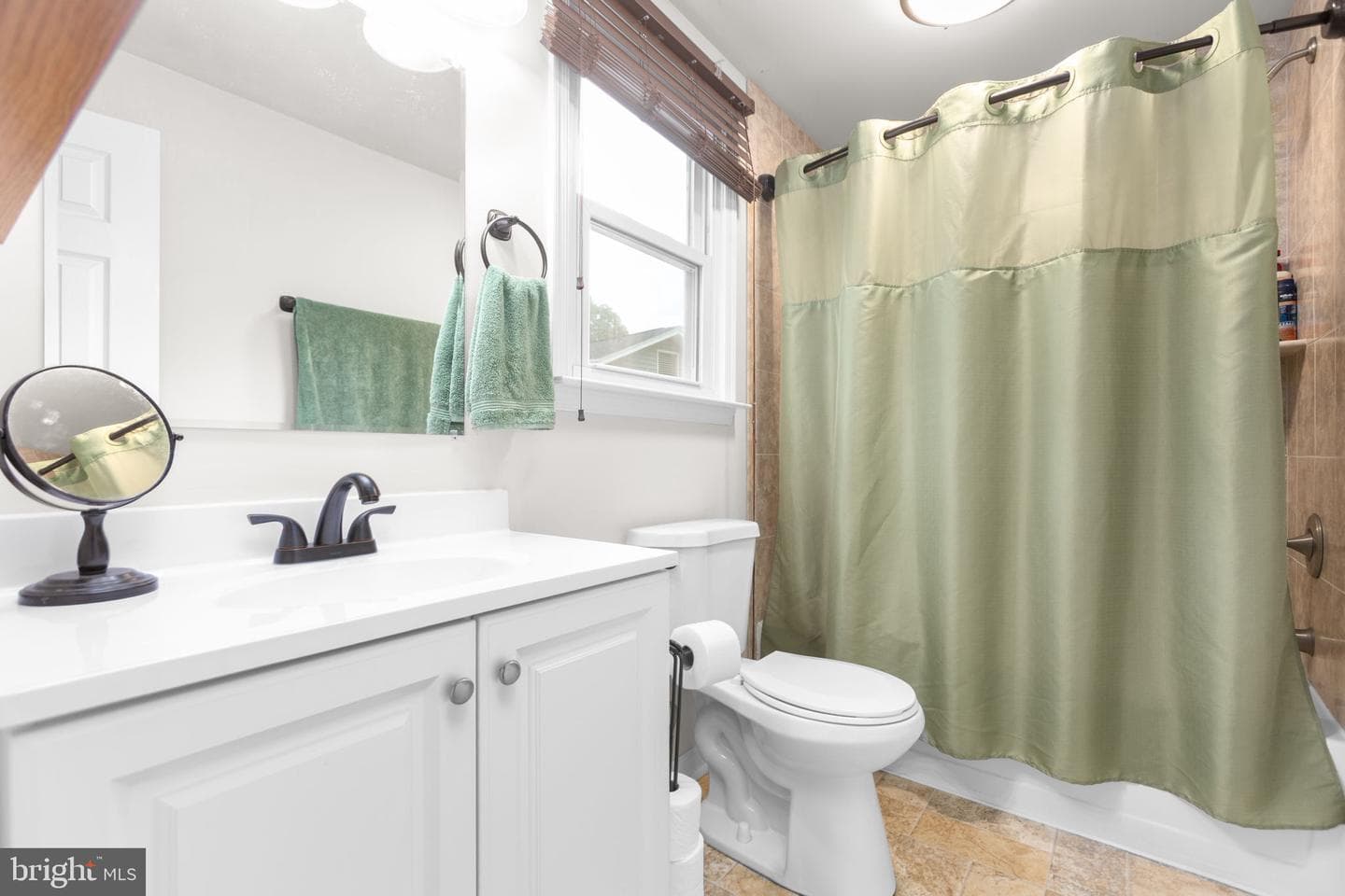 108 Pender Street photo 27