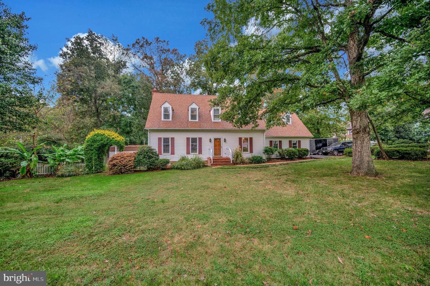 416 Whitecliff Drive photo 4